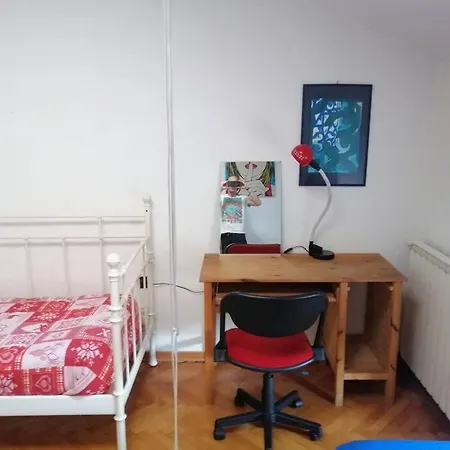 Spacious Attic Kandler Apartamento