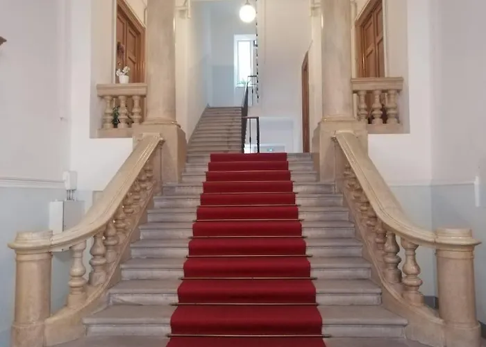 Spacious Attic Kandler Apartamento *