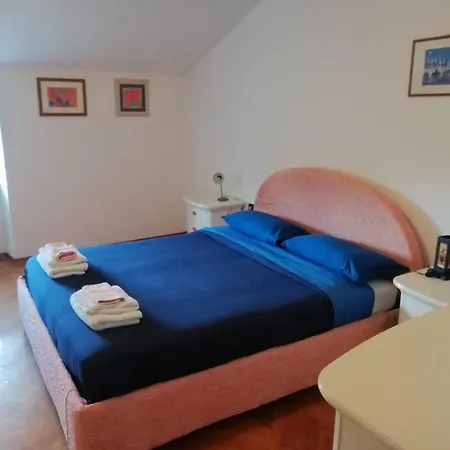 Spacious Attic Kandler Апартаменты Триест