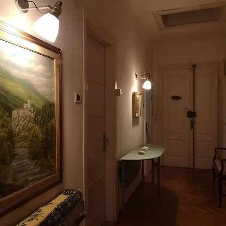 Appartement Spacious Attic Kandler Triëst
