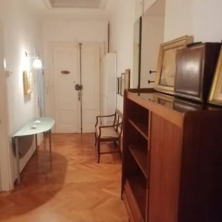 Spacious Attic Kandler Appartement Triëst