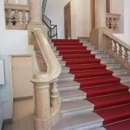 Апартаменты Spacious Attic Kandler