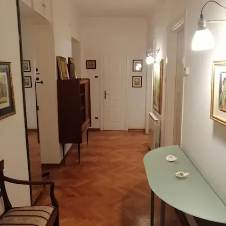 Spacious Attic Kandler Апартаменты *