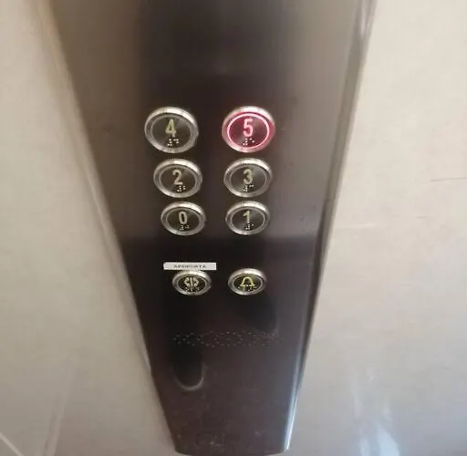 Spacious Attic Kandler Apartment *